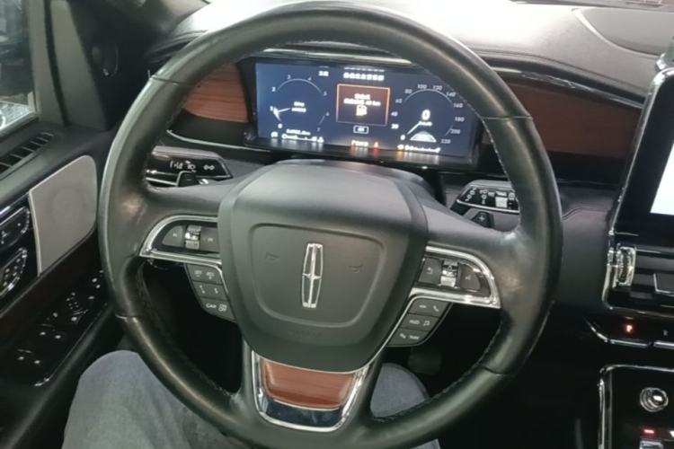 Used Lincoln Navigator 2018 3.5T Prestige Version China V Emission Standard Steering Wheel