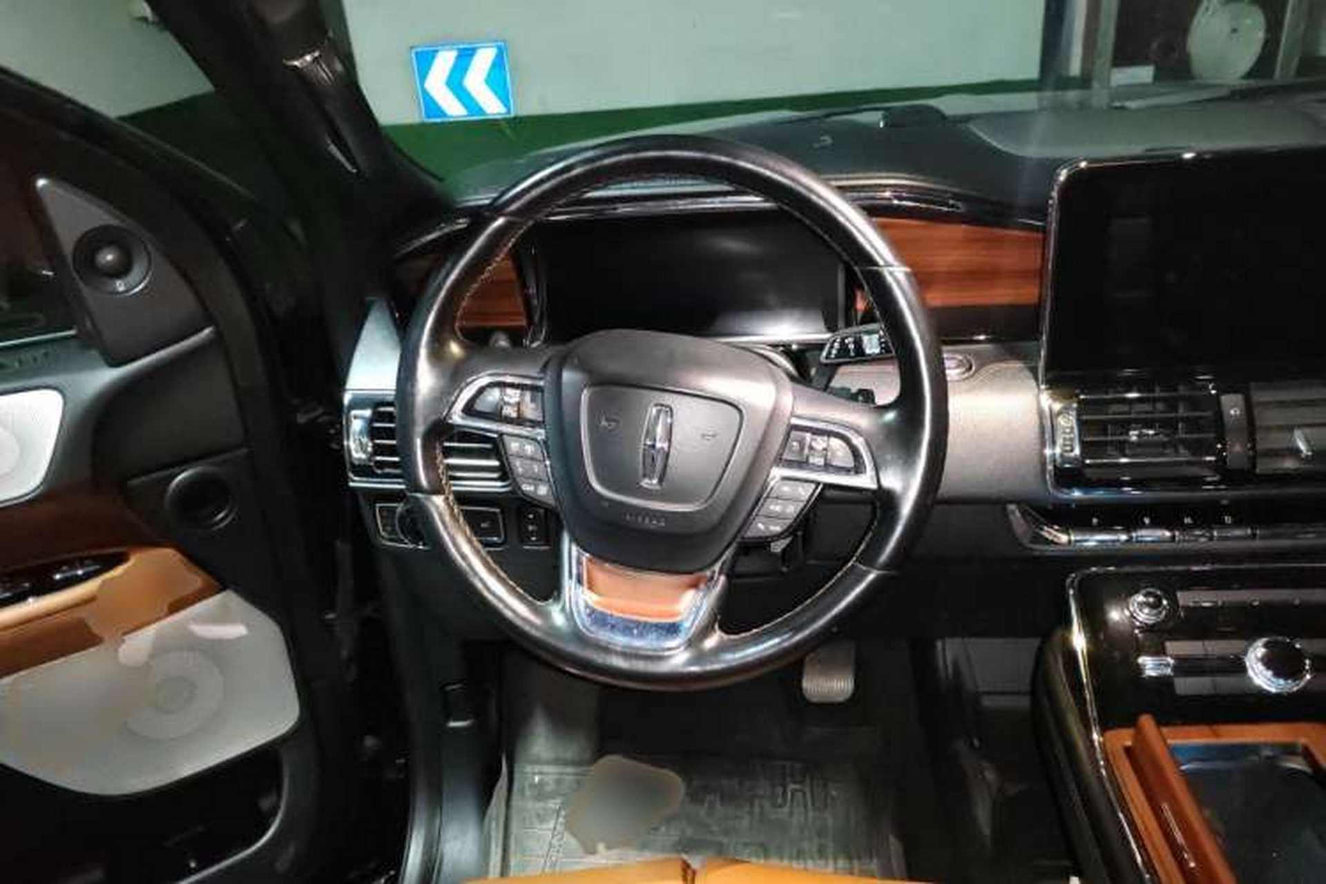 Used Lincoln Navigator 2018 3.5T Prestige Version China V Emission Standard Steering Wheel