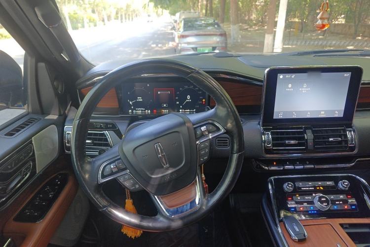 Used Lincoln Navigator 2018 3.5T Prestige Version China V Emission Standard Steering Wheel