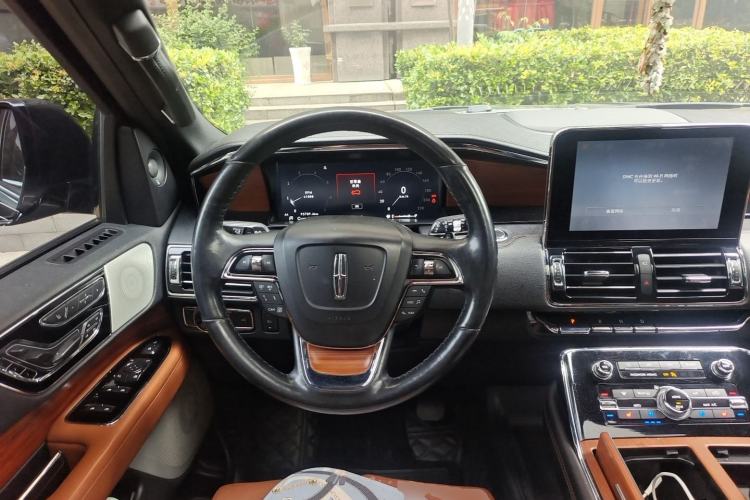 Used Lincoln Navigator 2018 3.5T Prestige Version China V Emission Standard Steering Wheel