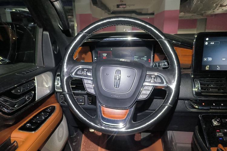 Used Lincoln Navigator 2018 3.5T Prestige Version China V Emission Standard Steering Wheel