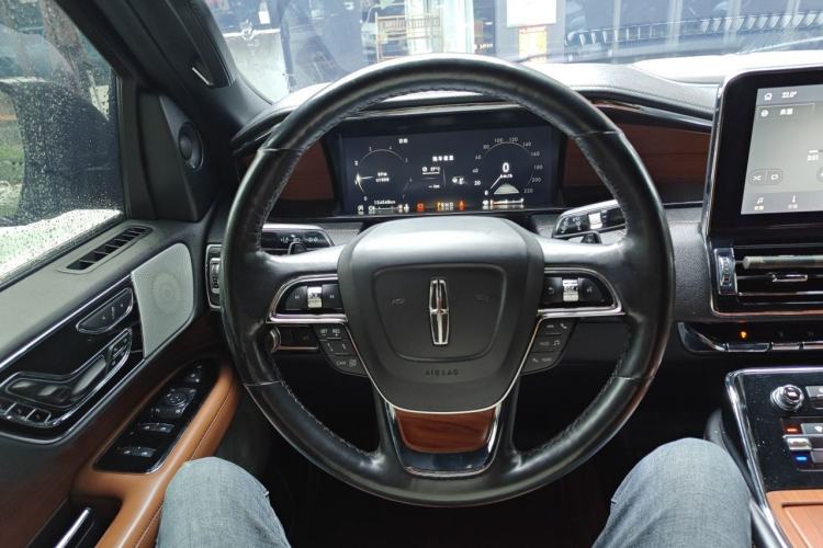 Used Lincoln Navigator 2018 3.5T Prestige Version China V Emission Standard Steering Wheel