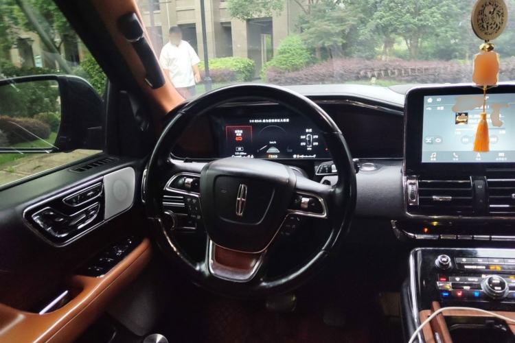 Used Lincoln Navigator 2018 3.5T Prestige Version China V Emission Standard Steering Wheel