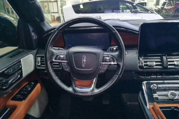 Used Lincoln Navigator 2018 3.5T Prestige Version China V Emission Standard Steering Wheel