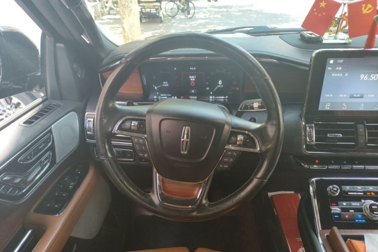 Used Lincoln Navigator 2018 3.5T Prestige Version China V Emission Standard Steering Wheel