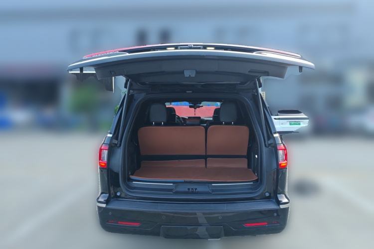 Used Lincoln Navigator  Trunk