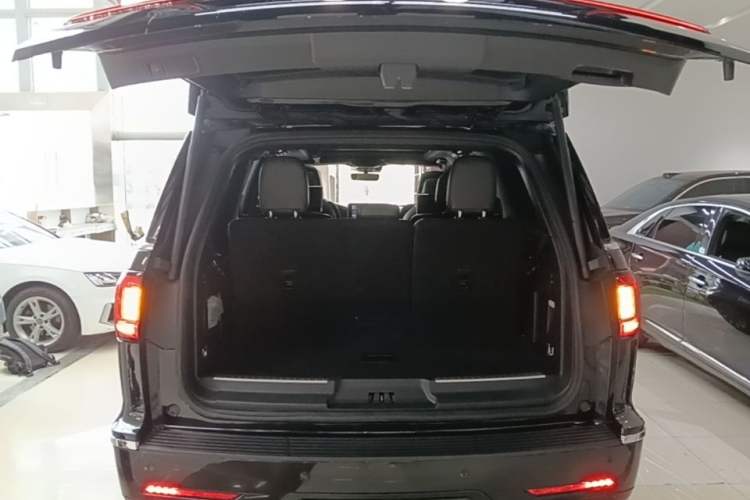 Used Lincoln Navigator 2018 3.5T Prestige Version China V Emission Standard Trunk