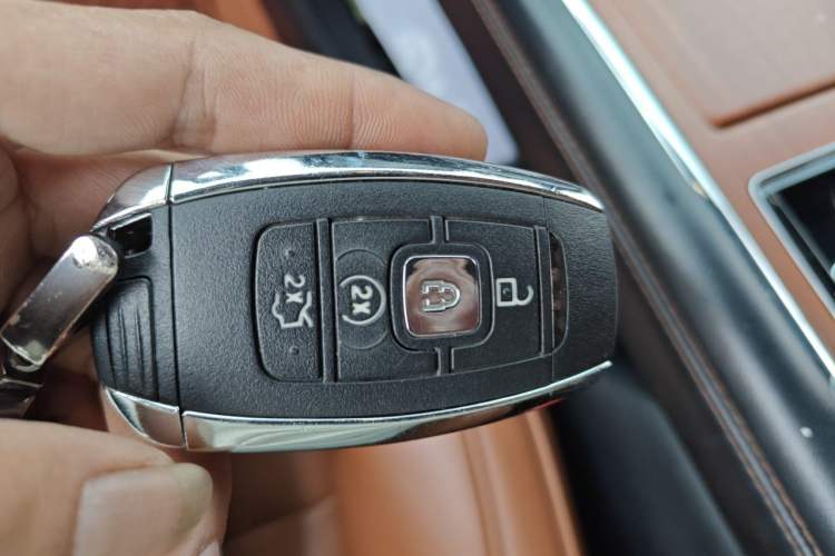 Used Lincoln Navigator 2018 3.5T Prestige Version China V Emission Standard Vehicle Key