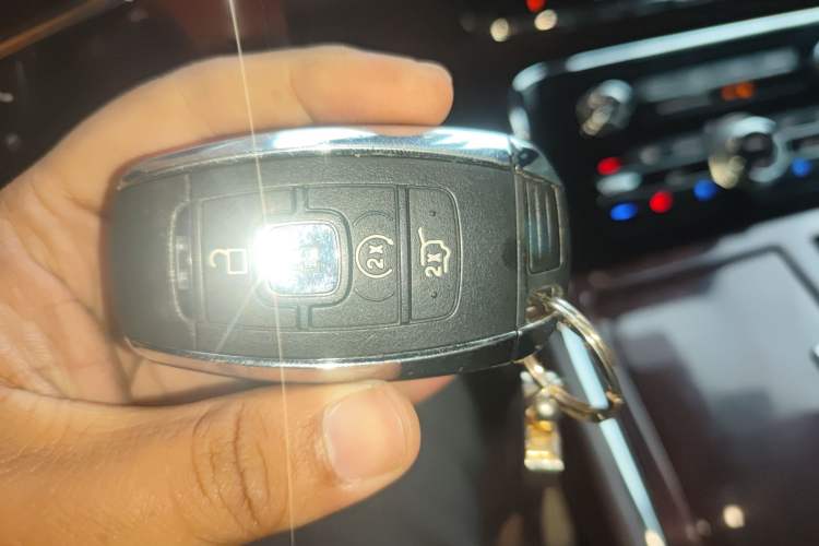 Used Lincoln Navigator 2018 3.5T Prestige Version China V Emission Standard Vehicle Key