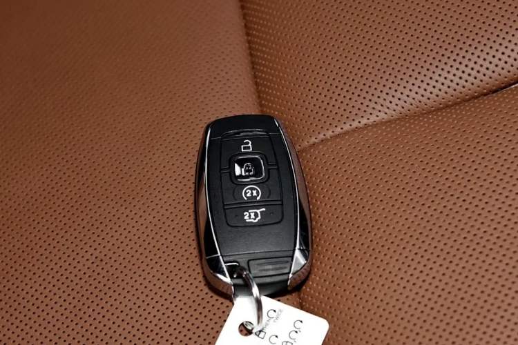 Used Lincoln Navigator 2018 3.5T Prestige Version China V Emission Standard Vehicle Key