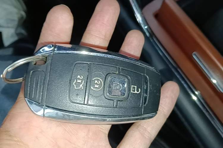 Used Lincoln Navigator 2018 3.5T Prestige Version China V Emission Standard Vehicle Key
