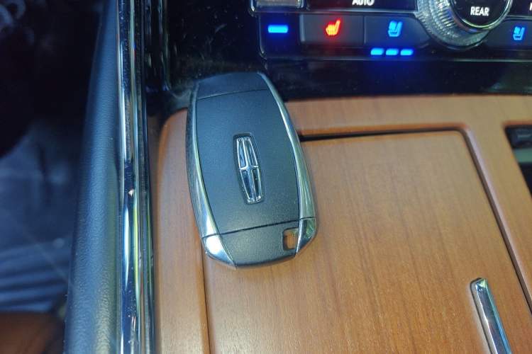 Used Lincoln Navigator 2018 3.5T Prestige Version China V Emission Standard Vehicle Key