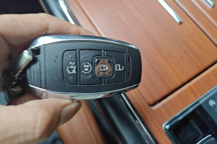 Used Lincoln Navigator 2018 3.5T Prestige Version China V Emission Standard Vehicle Key