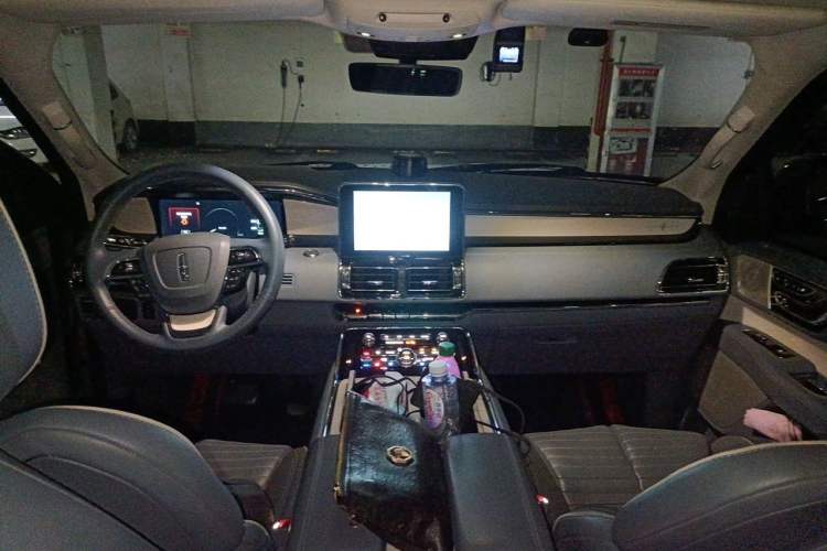 Used Lincoln Navigator 2018 3.5T Presidential Series China V Standard Center Console
