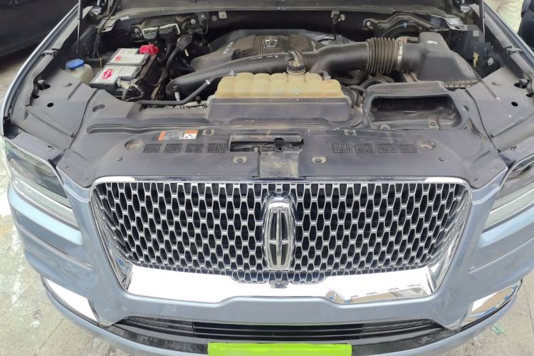 Used Lincoln Navigator 2018 3.5T Presidential Series China V Standard Engine Bay