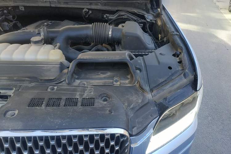 Used Lincoln Navigator 2018 3.5T Prestige Version China V Emission Standard Engine Bay Left