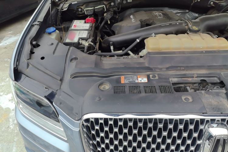Used Lincoln Navigator 2018 3.5T Presidential Series China V Standard Engine Bay Right