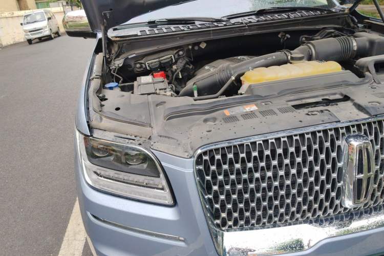 Used Lincoln Navigator 2018 3.5T Prestige Version China V Emission Standard Engine Bay Right