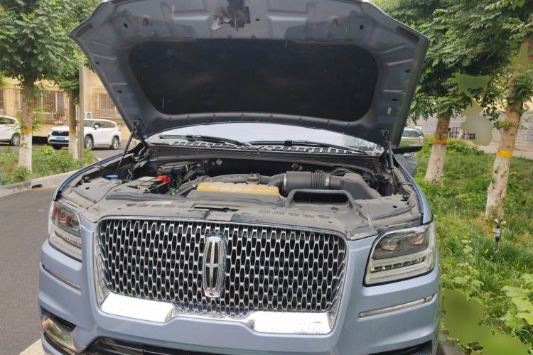 Used Lincoln Navigator 2018 3.5T Prestige Version China V Emission Standard Engine Bay