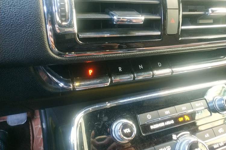 Used Lincoln Navigator 2018 3.5T Prestige Version China V Emission Standard Gear Lever