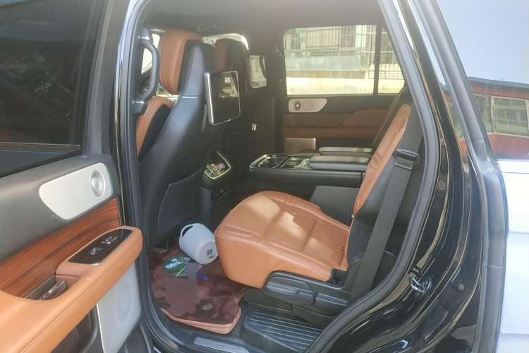 Used Lincoln Navigator 2018 3.5T Prestige Version China V Emission Standard Left Rear Seat