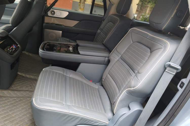 Used Lincoln Navigator 2018 3.5T Prestige Version China V Emission Standard Left Rear Seat