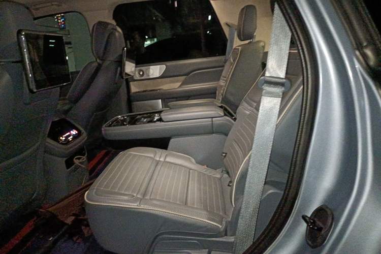 Used Lincoln Navigator 2018 3.5T Presidential Series China V Standard Left Rear Seat