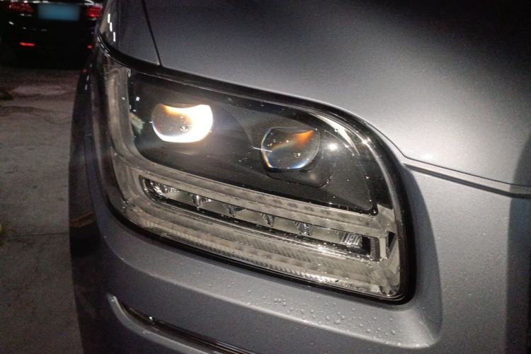 Used Lincoln Navigator 2018 3.5T Presidential Series China V Standard Right Front Headlight