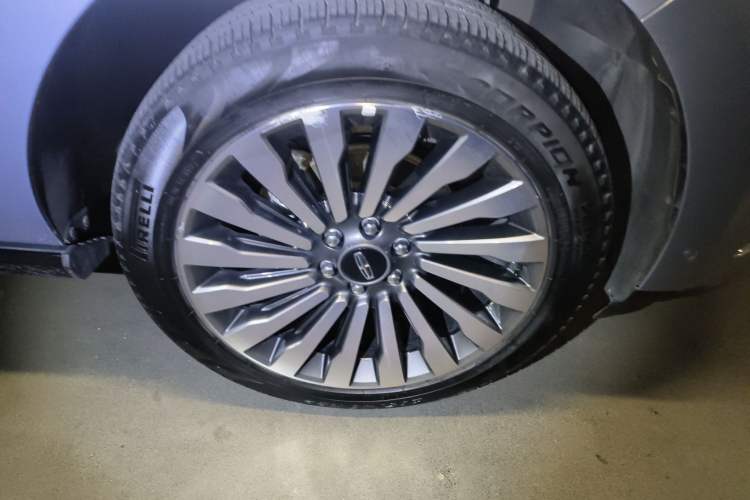 Used Lincoln Navigator 2018 3.5T Presidential Series China V Standard Right Front Wheel Hub