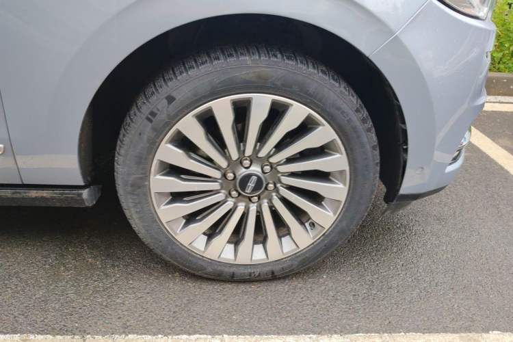 Used Lincoln Navigator 2018 3.5T Prestige Version China V Emission Standard Right Front Wheel Hub