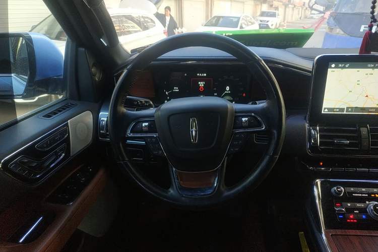 Used Lincoln Navigator 2018 3.5T Prestige Version China V Emission Standard Steering Wheel
