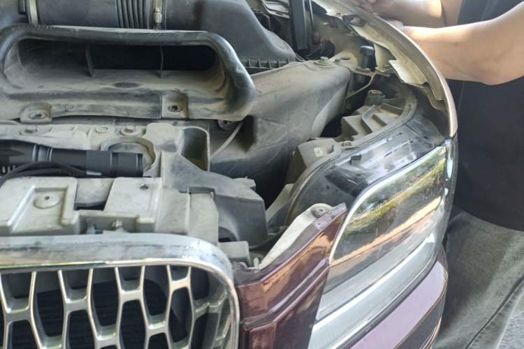 Used Lincoln Navigator 2018 3.5T Prestige Version China V Emission Standard Engine Bay Left