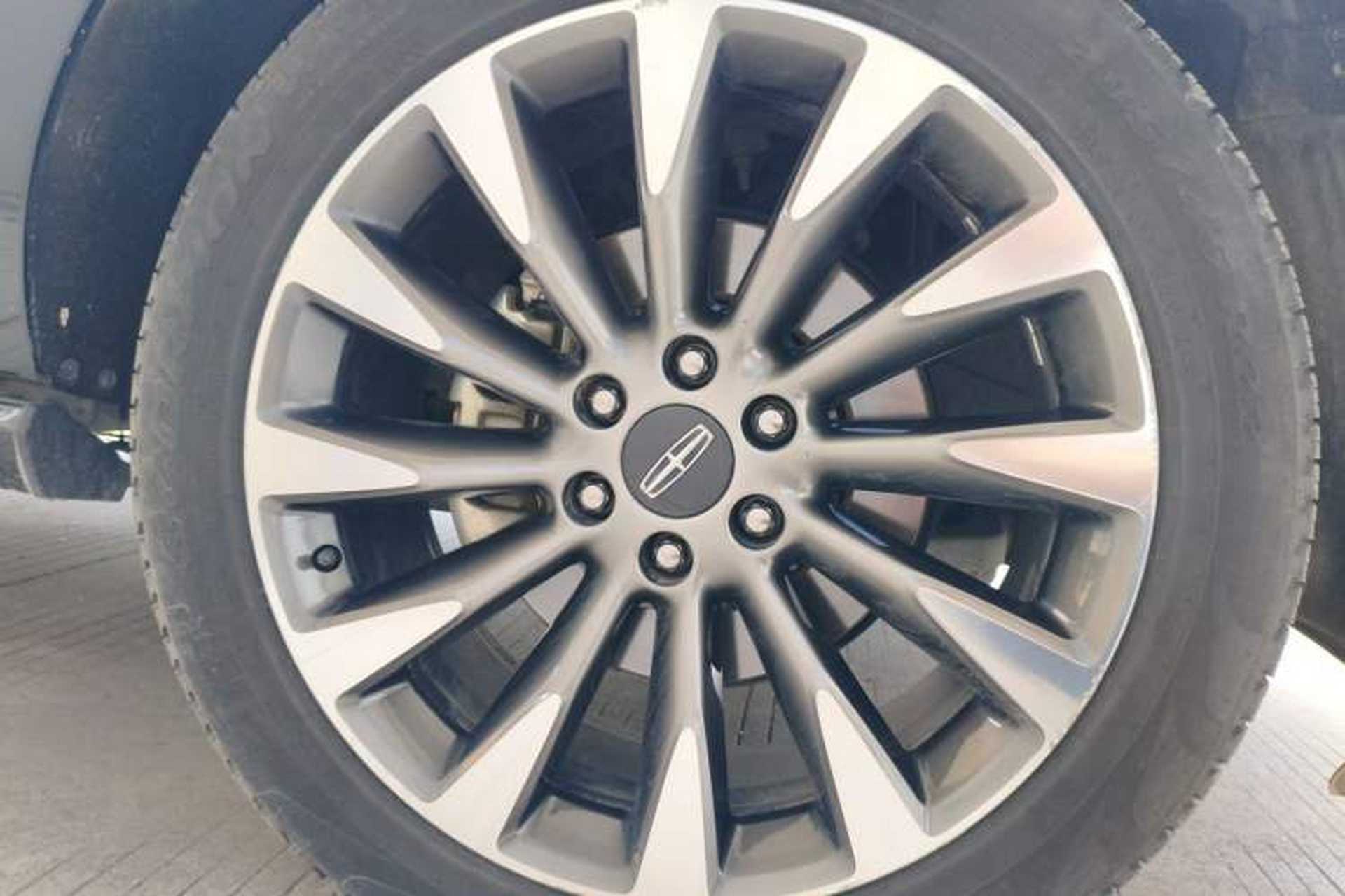 Used Lincoln Navigator 2018 3.5T Prestige Version China V Emission Standard Right Front Wheel Hub