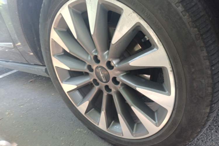 Used Lincoln Navigator 2018 3.5T Prestige Version China V Emission Standard Right Front Wheel Hub