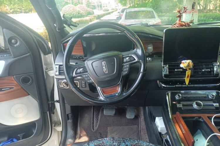 Used Lincoln Navigator 2018 3.5T Prestige Version China V Emission Standard Steering Wheel