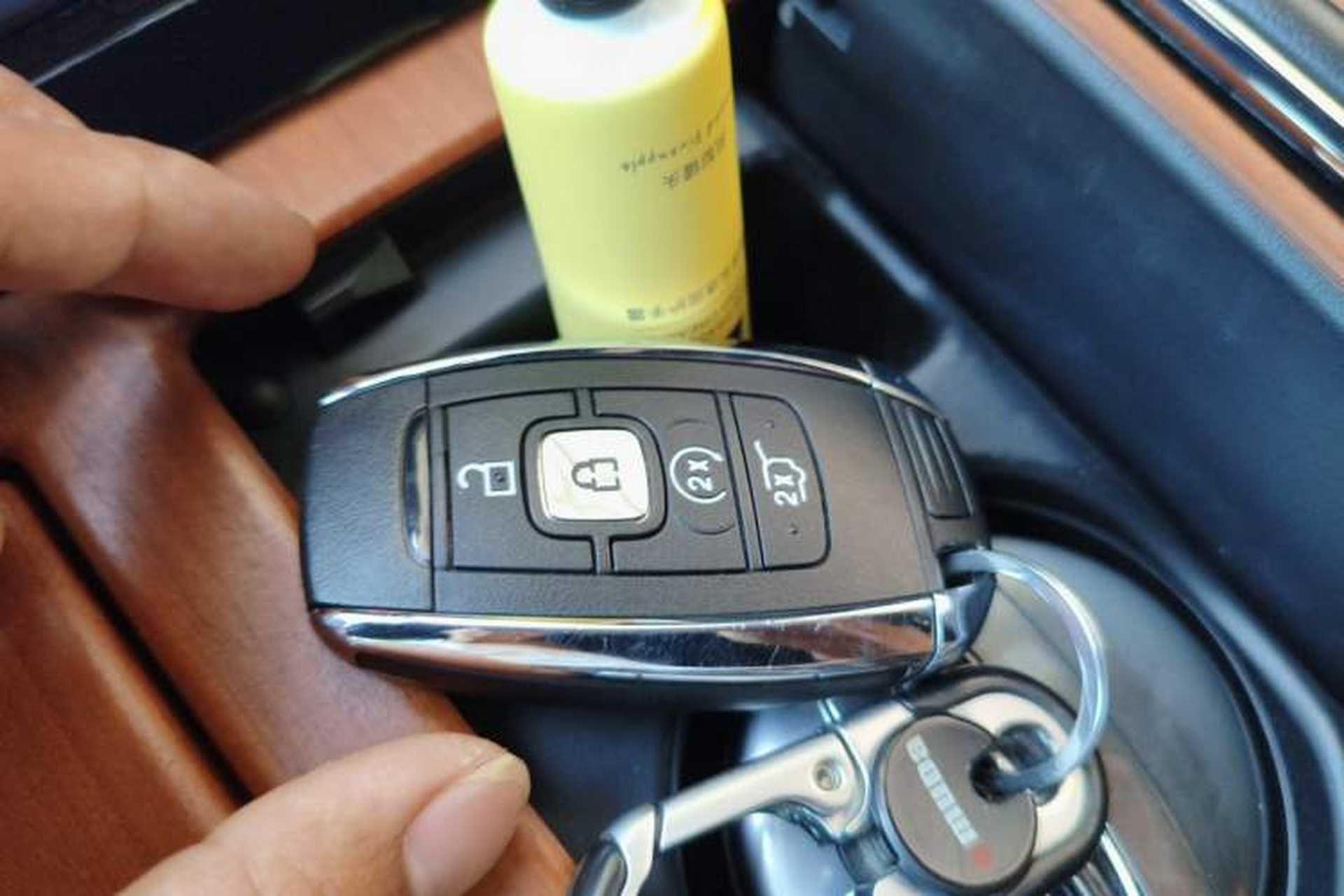 Used Lincoln Navigator 2018 3.5T Prestige Version China V Emission Standard Vehicle Key