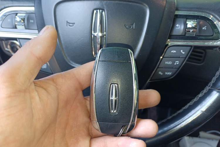 Used Lincoln Navigator 2018 3.5T Prestige Version China V Emission Standard Vehicle Key