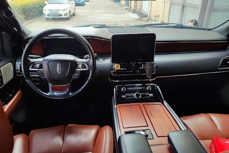 Used Lincoln Navigator 2018 3.5T Prestige Version China V Emission Standard Center Console
