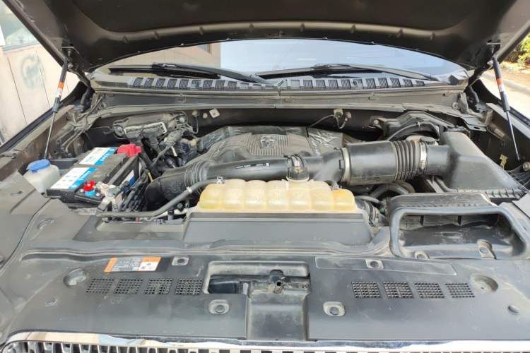 Used Lincoln Navigator 2018 3.5T Prestige Version China V Emission Standard Engine Bay