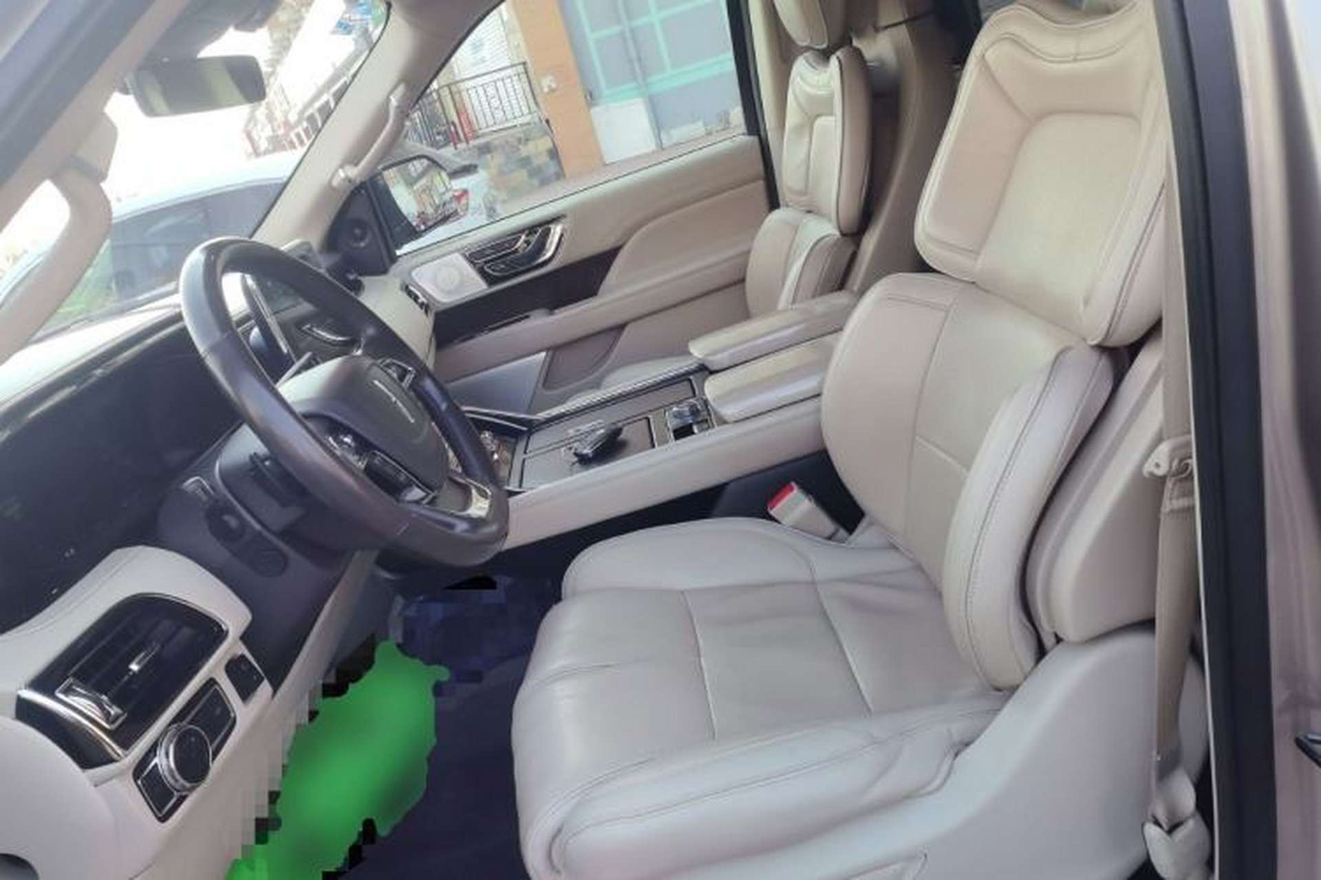 Used Lincoln Navigator  Left Front Seat