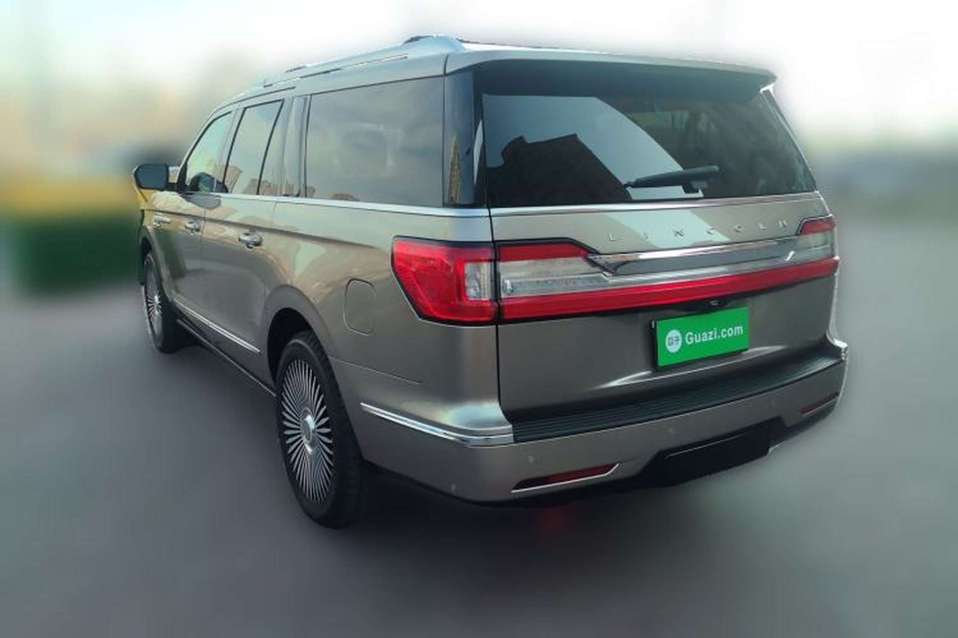 Used Lincoln Navigator  Rear Left 45 Deg