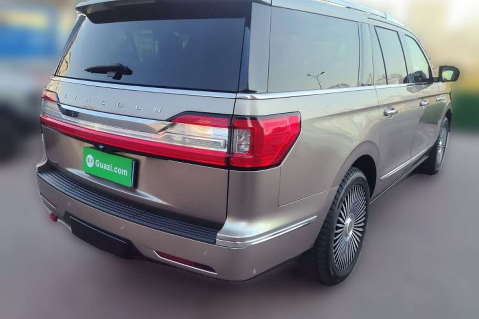 Used Lincoln Navigator  Rear Right 45 Deg