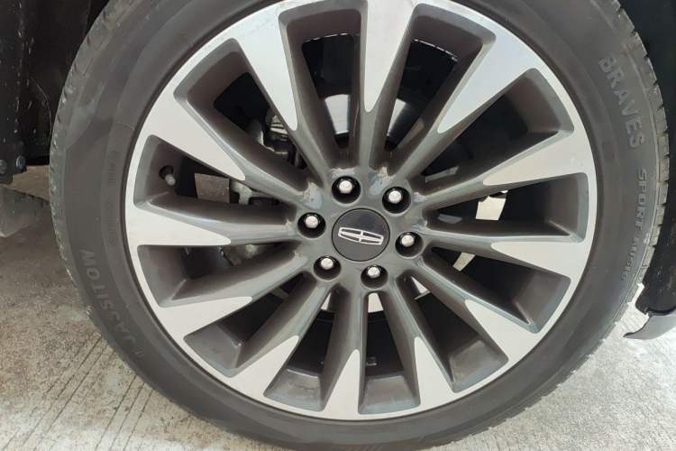 Used Lincoln Navigator 2018 3.5T Prestige Version China V Emission Standard Right Front Wheel Hub