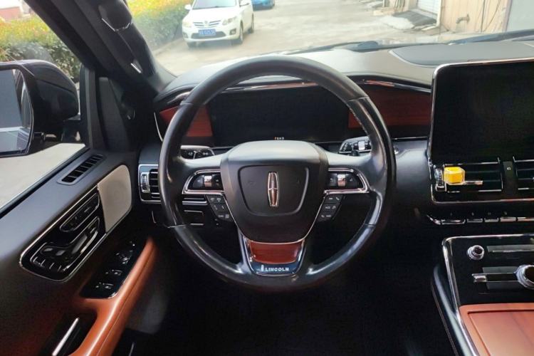 Used Lincoln Navigator 2018 3.5T Prestige Version China V Emission Standard Steering Wheel