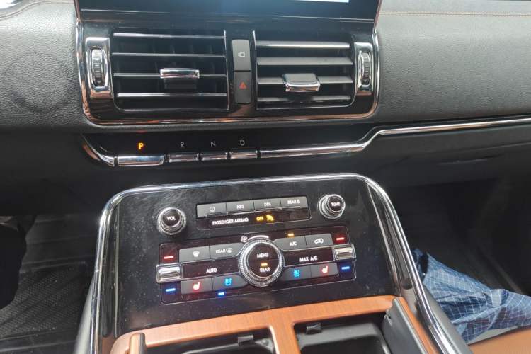 Used Lincoln Navigator 2018 3.5T Prestige Version China V Emission Standard Audio And AC Panel