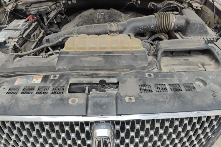 Used Lincoln Navigator 2018 3.5T Prestige Version China V Emission Standard Engine Bay