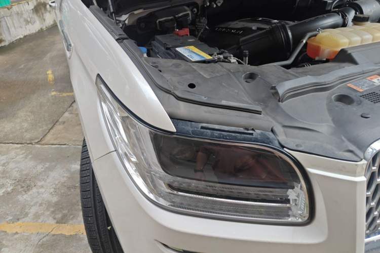 Used Lincoln Navigator 2018 3.5T Prestige Version China V Emission Standard Right Front Headlight