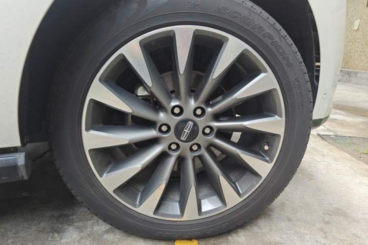 Used Lincoln Navigator 2018 3.5T Prestige Version China V Emission Standard Right Front Wheel Hub