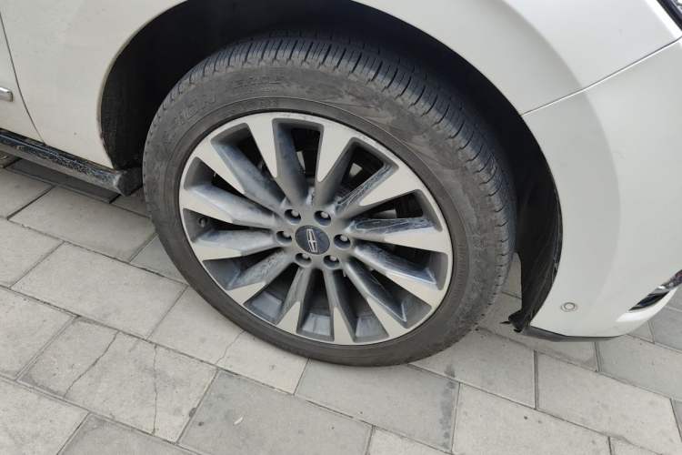 Used Lincoln Navigator 2018 3.5T Prestige Version China V Emission Standard Right Front Wheel Hub