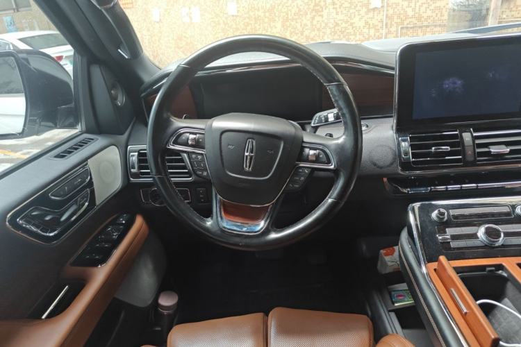 Used Lincoln Navigator 2018 3.5T Prestige Version China V Emission Standard Steering Wheel